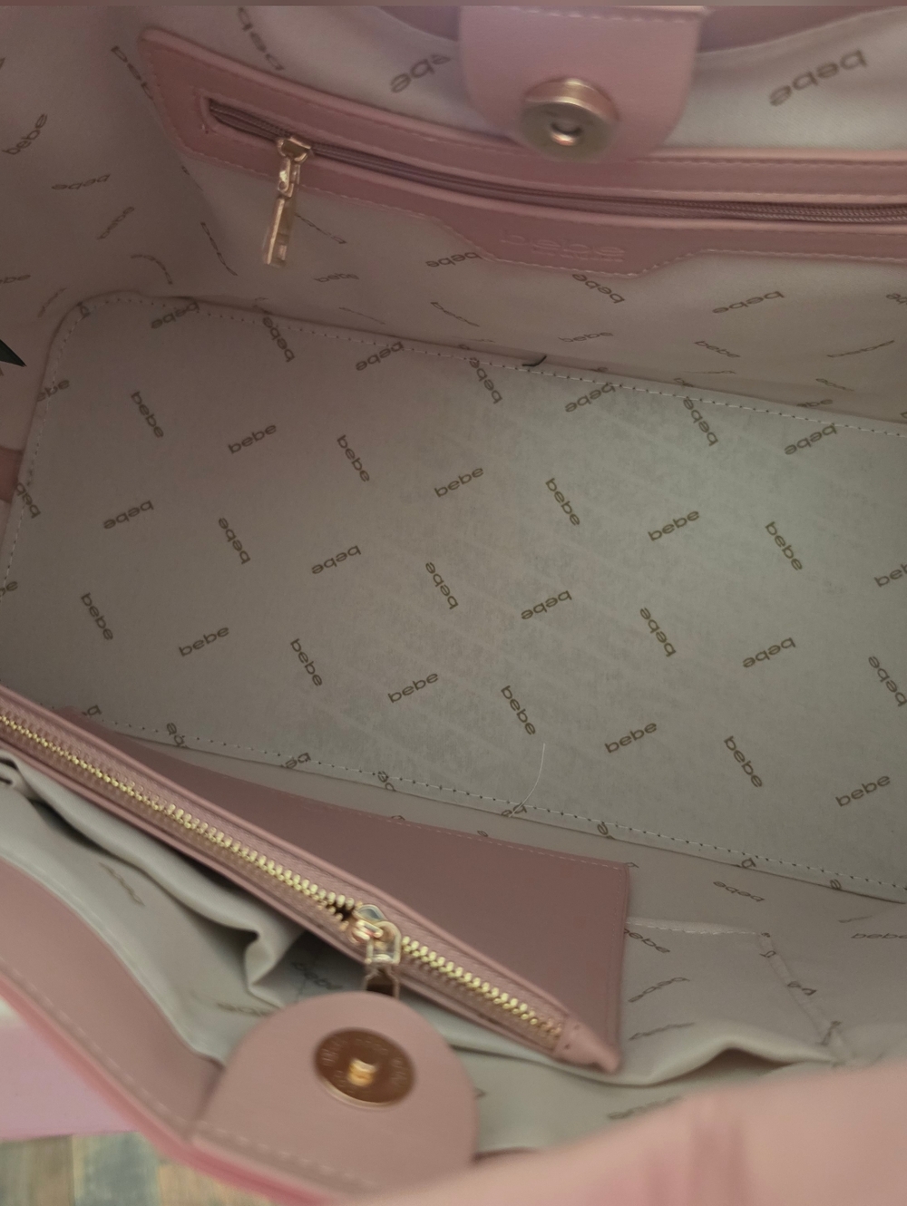 Gorgeous Bebe Ali XL Tote in soft blush pink—perfect everyday Use - Picture 4 of 4